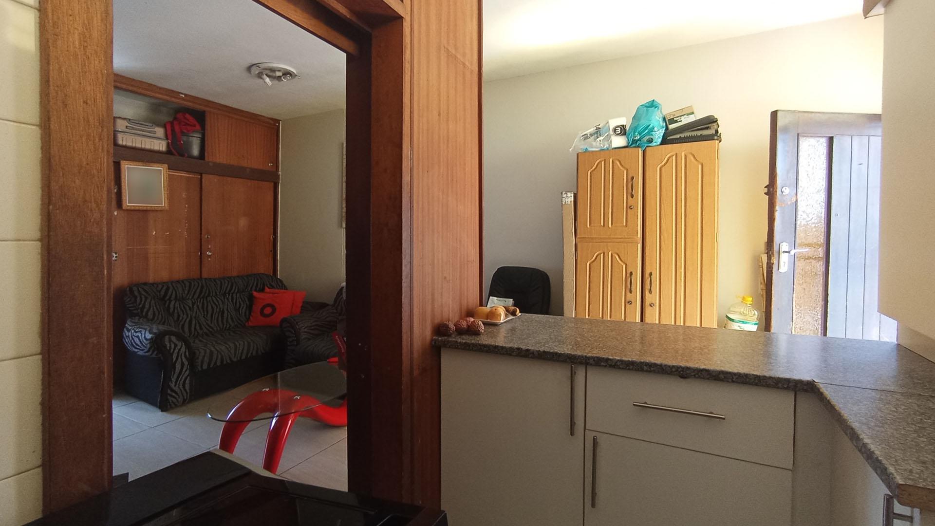 Kitchen - 5 square meters of property in Gezina