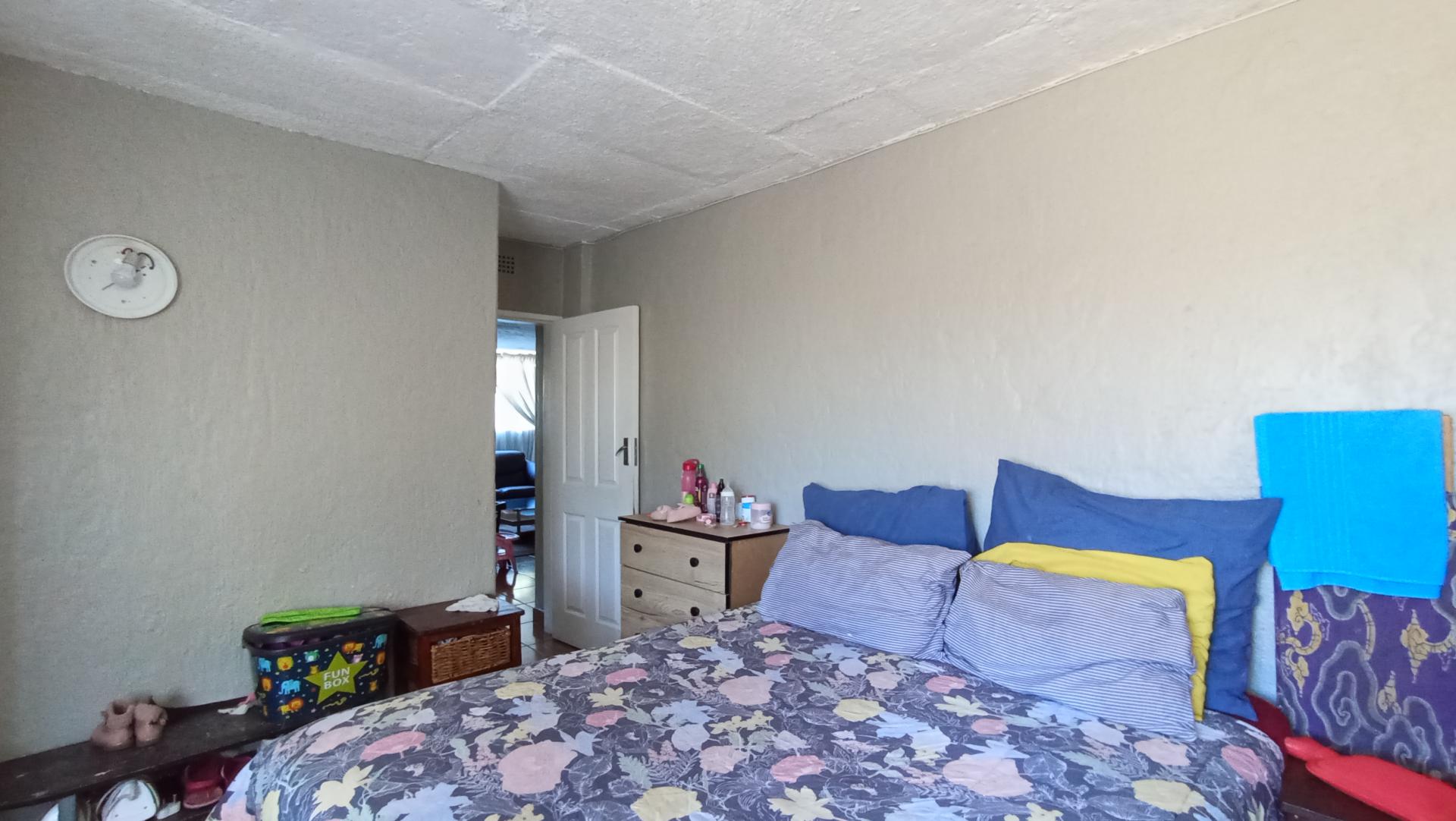 Bed Room 1 - 18 square meters of property in Symhurst