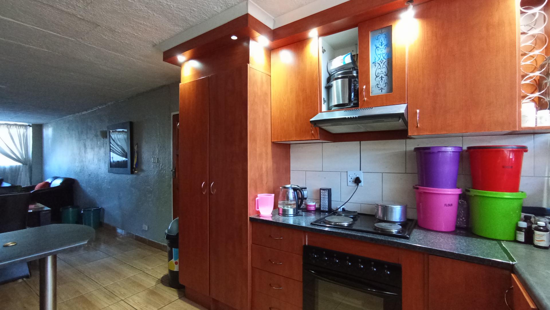 Kitchen - 11 square meters of property in Symhurst