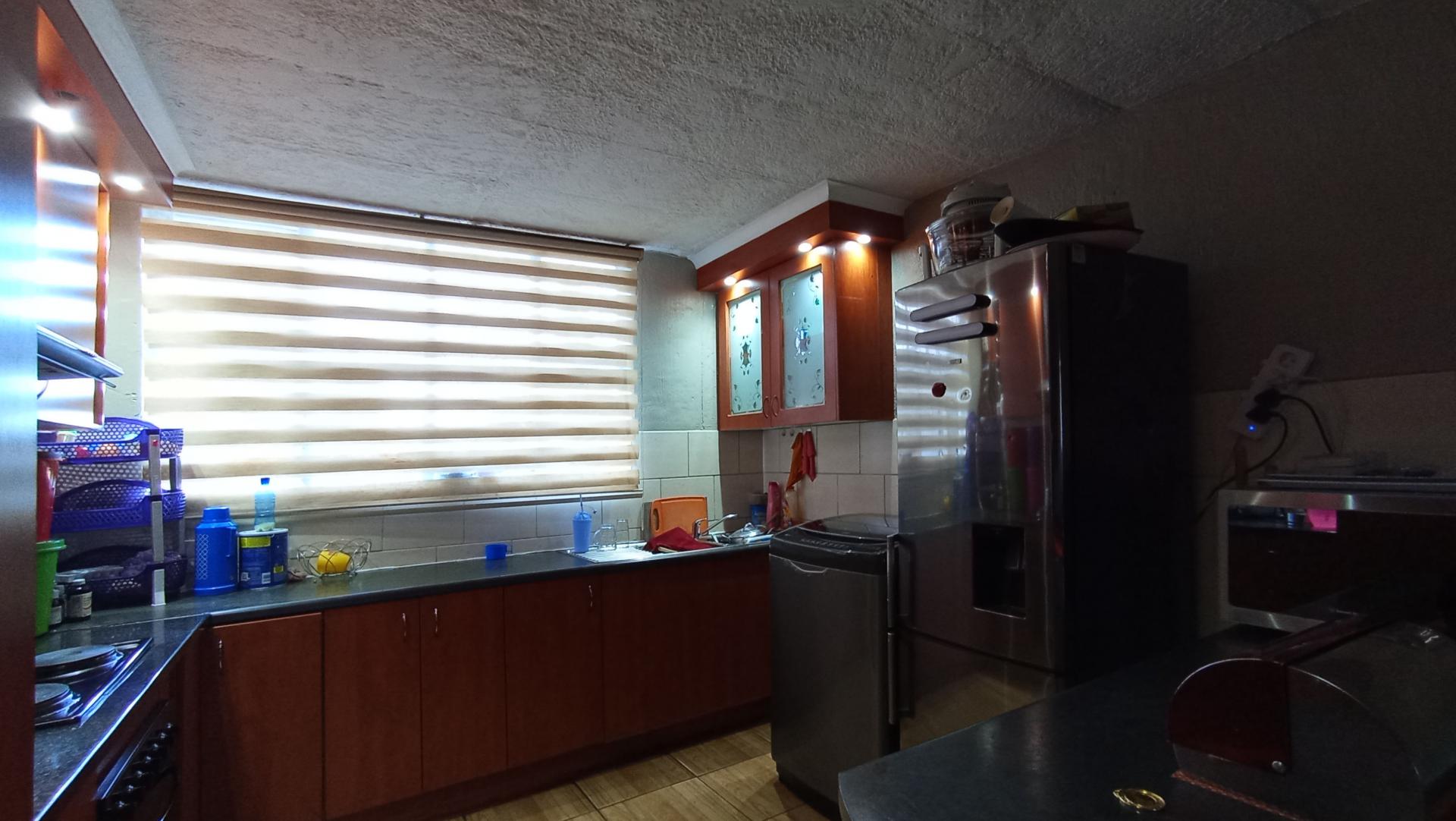 Kitchen - 11 square meters of property in Symhurst