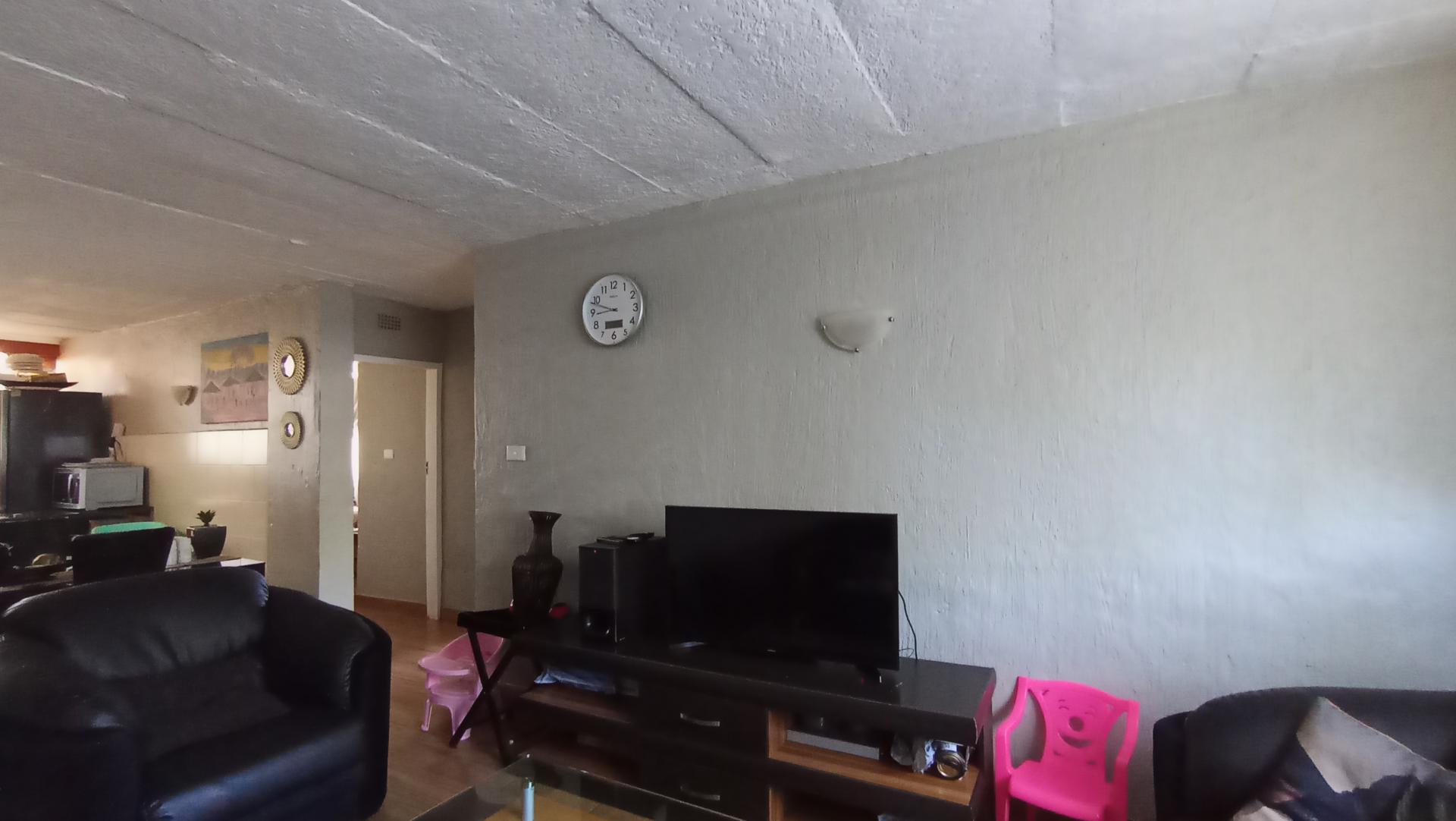 Lounges - 15 square meters of property in Symhurst