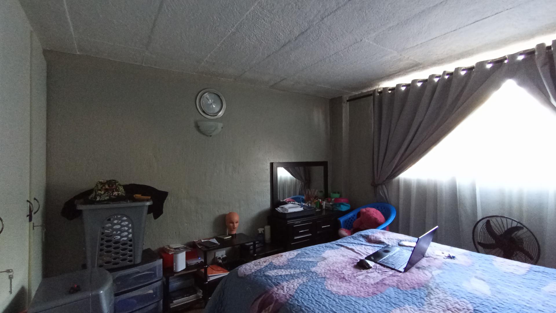 Bed Room 2 - 16 square meters of property in Symhurst