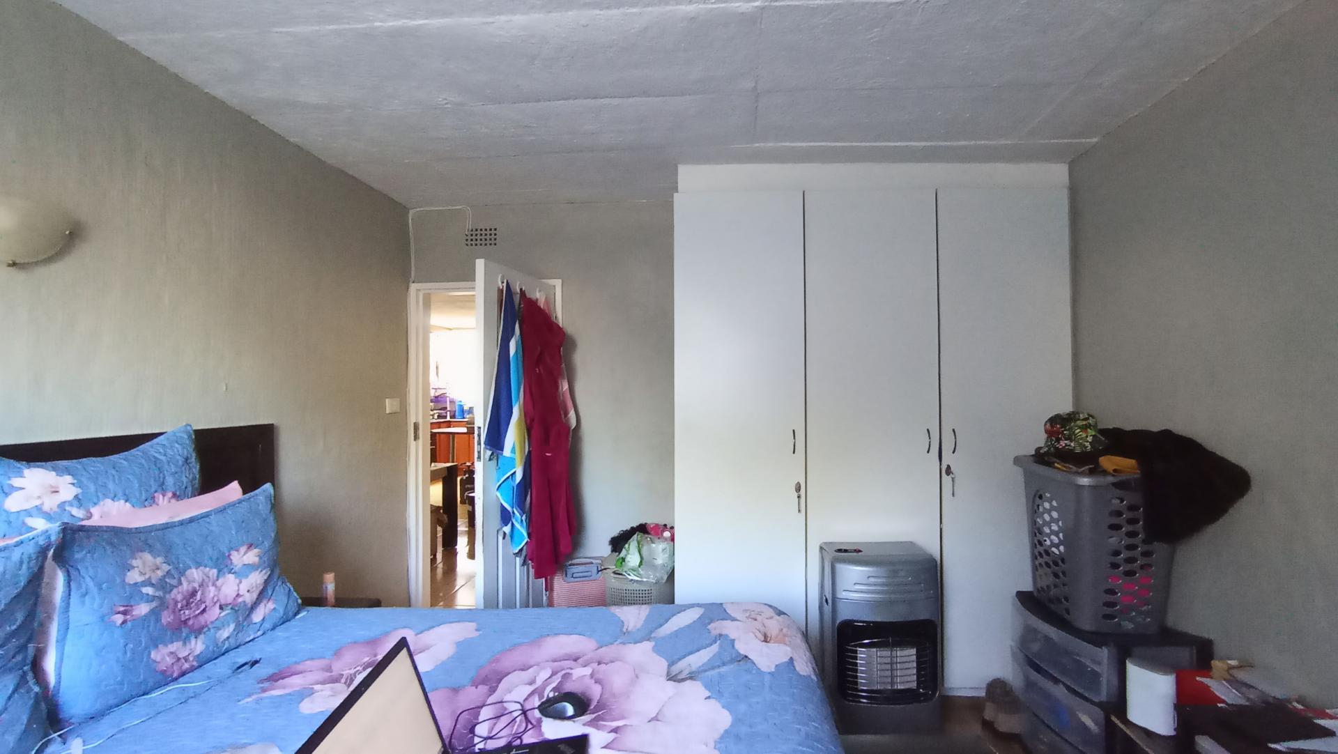 Bed Room 2 - 16 square meters of property in Symhurst