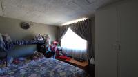 Bed Room 1 - 18 square meters of property in Symhurst