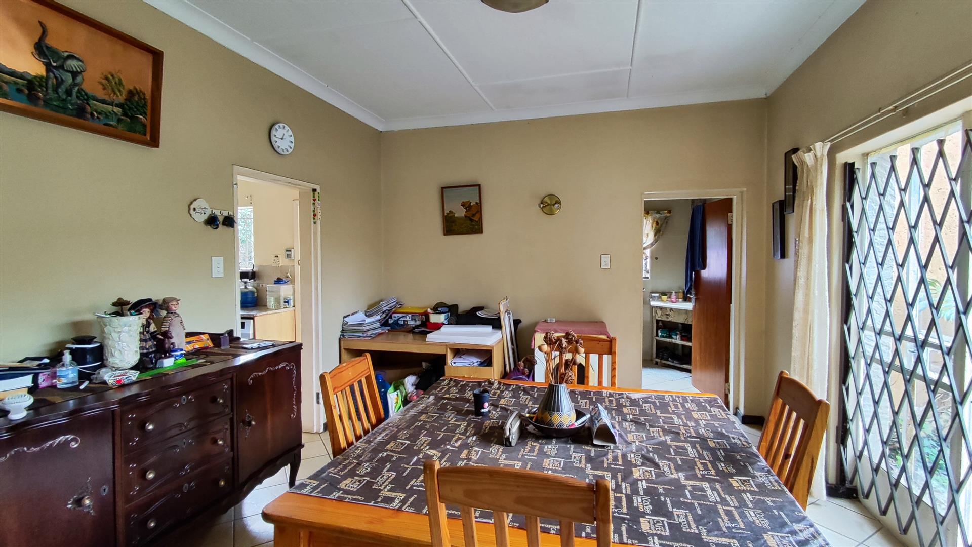 Dining Room - 15 square meters of property in Farrarmere