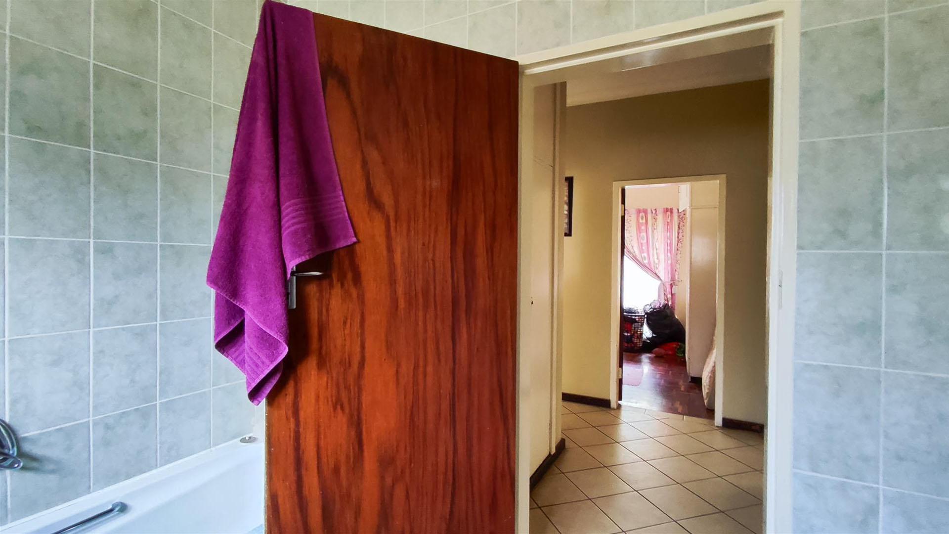 Bathroom 2 - 6 square meters of property in Farrarmere