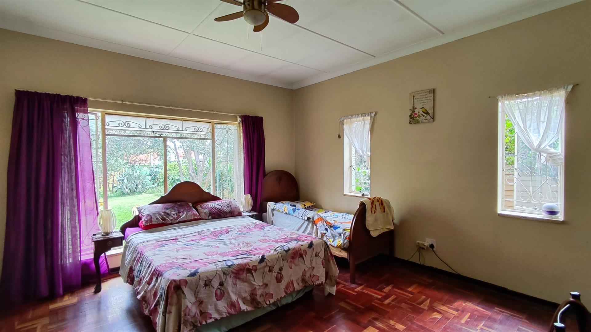 Bed Room 1 - 24 square meters of property in Farrarmere