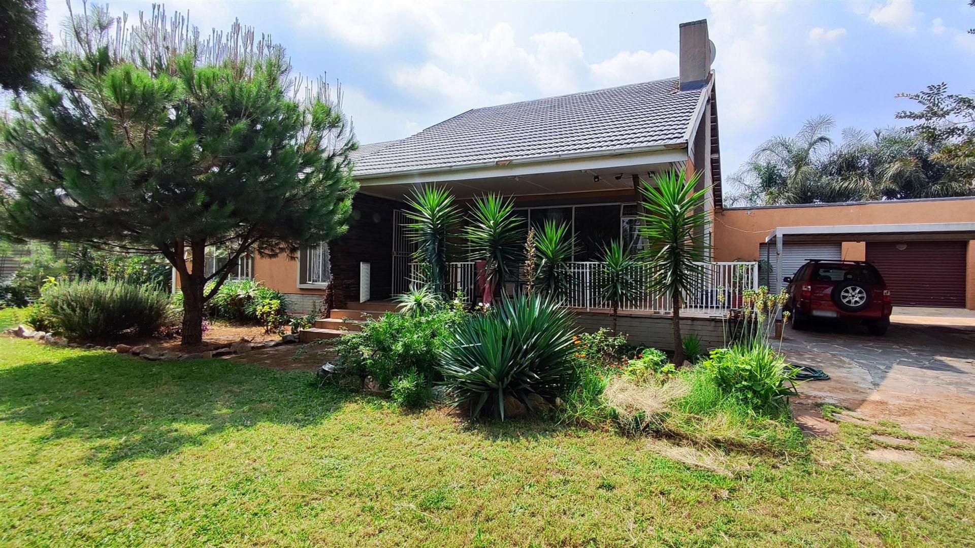 Front View of property in Farrarmere