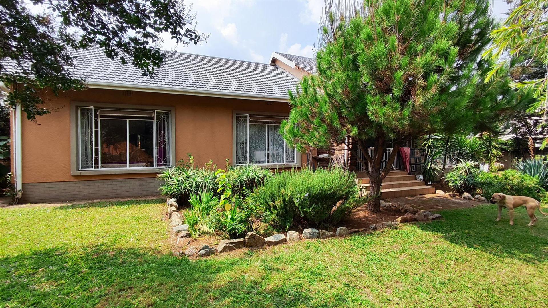 Front View of property in Farrarmere