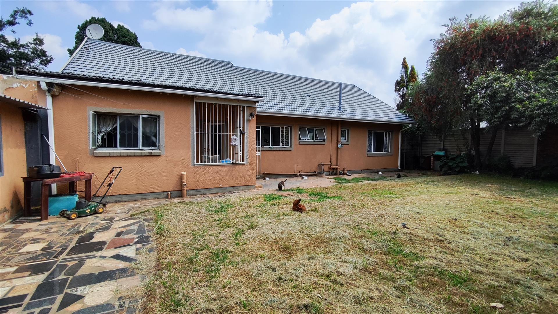 Backyard of property in Farrarmere