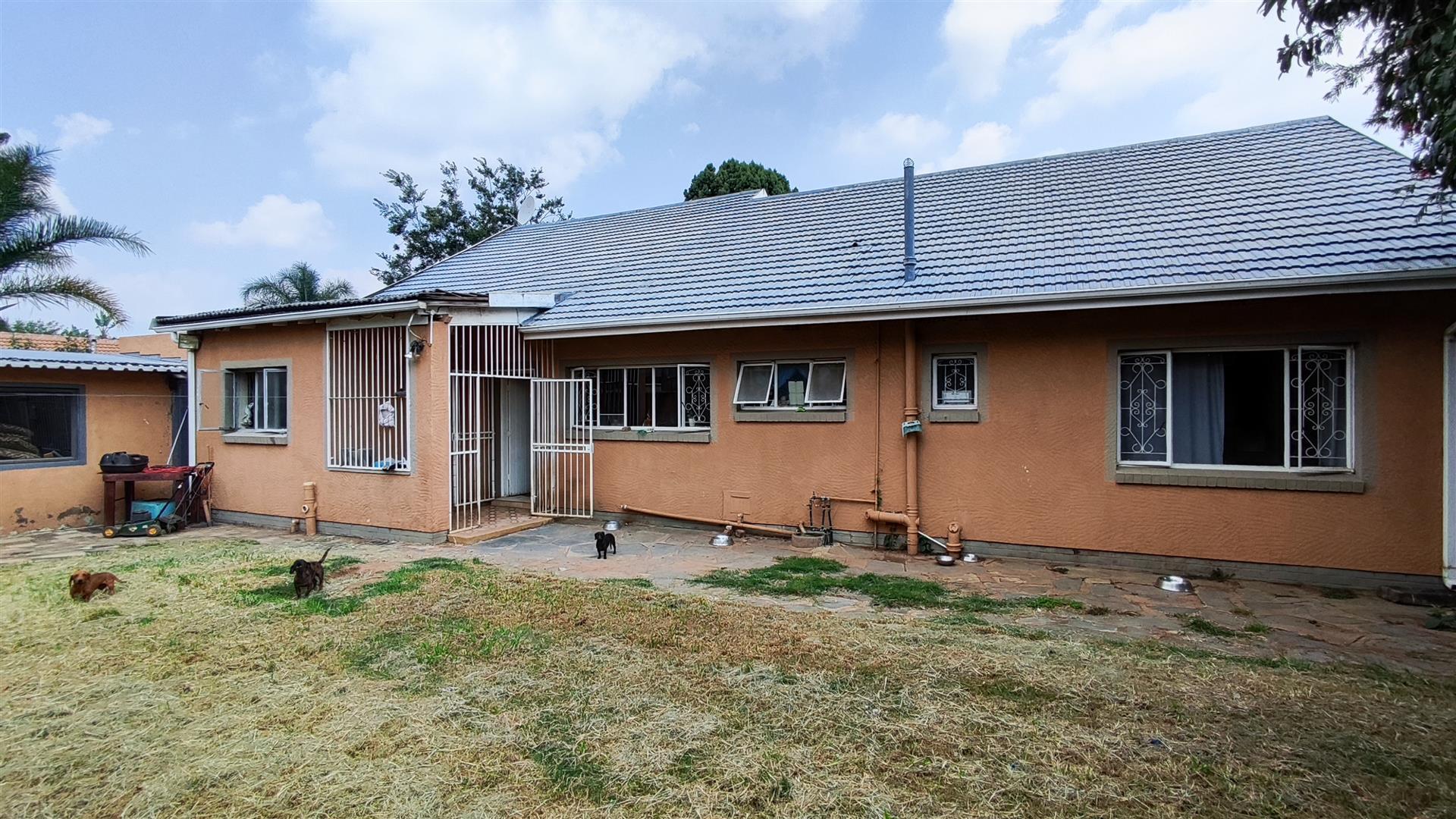 Backyard of property in Farrarmere