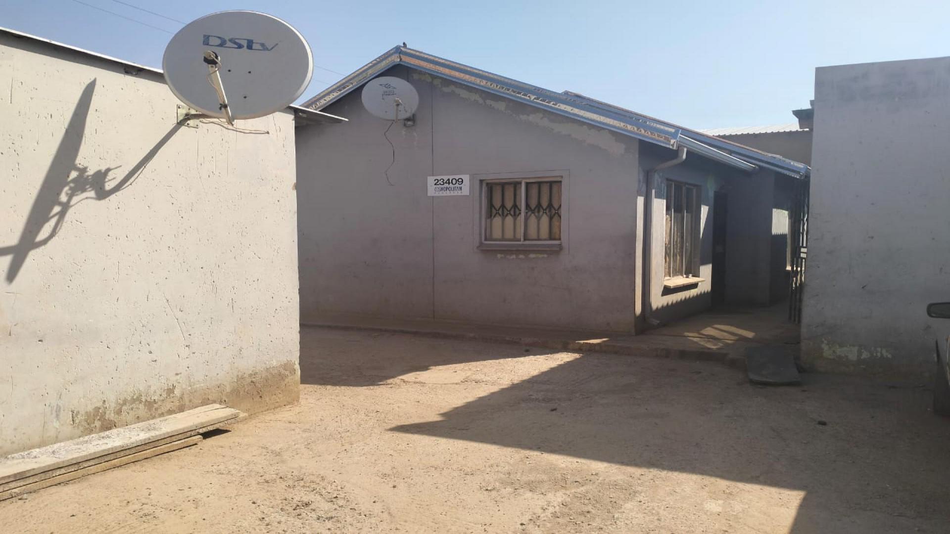 Front View of property in Protea Glen