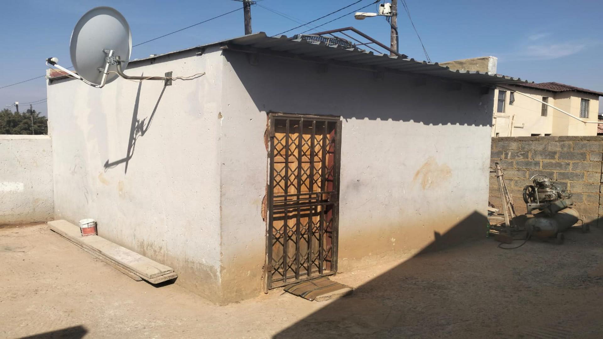 Spaces - 1 square meters of property in Protea Glen