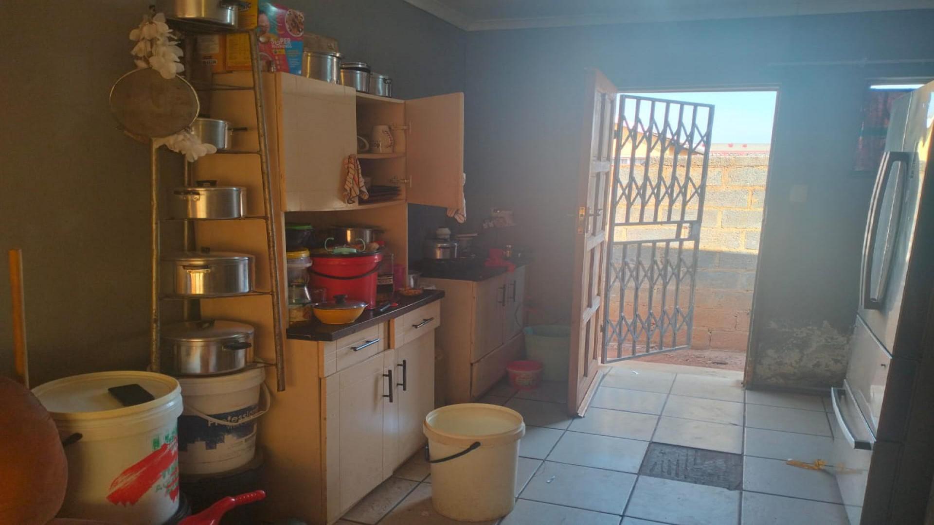 Kitchen of property in Protea Glen