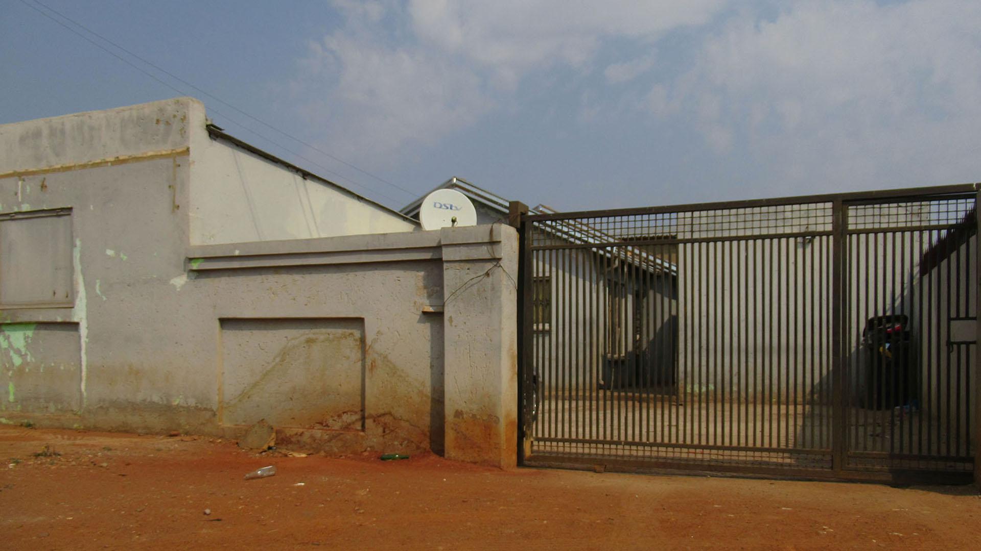 Front View of property in Protea Glen