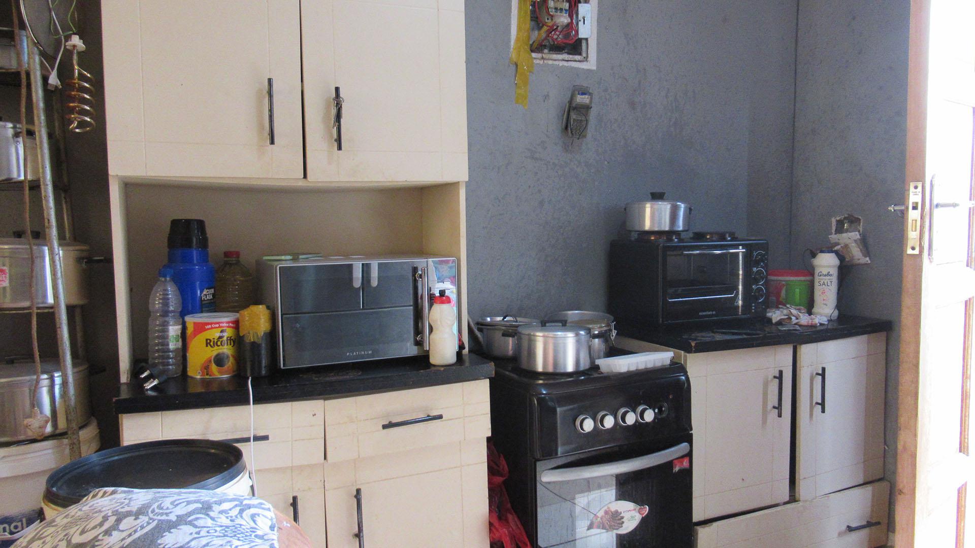 Kitchen - 5 square meters of property in Protea Glen