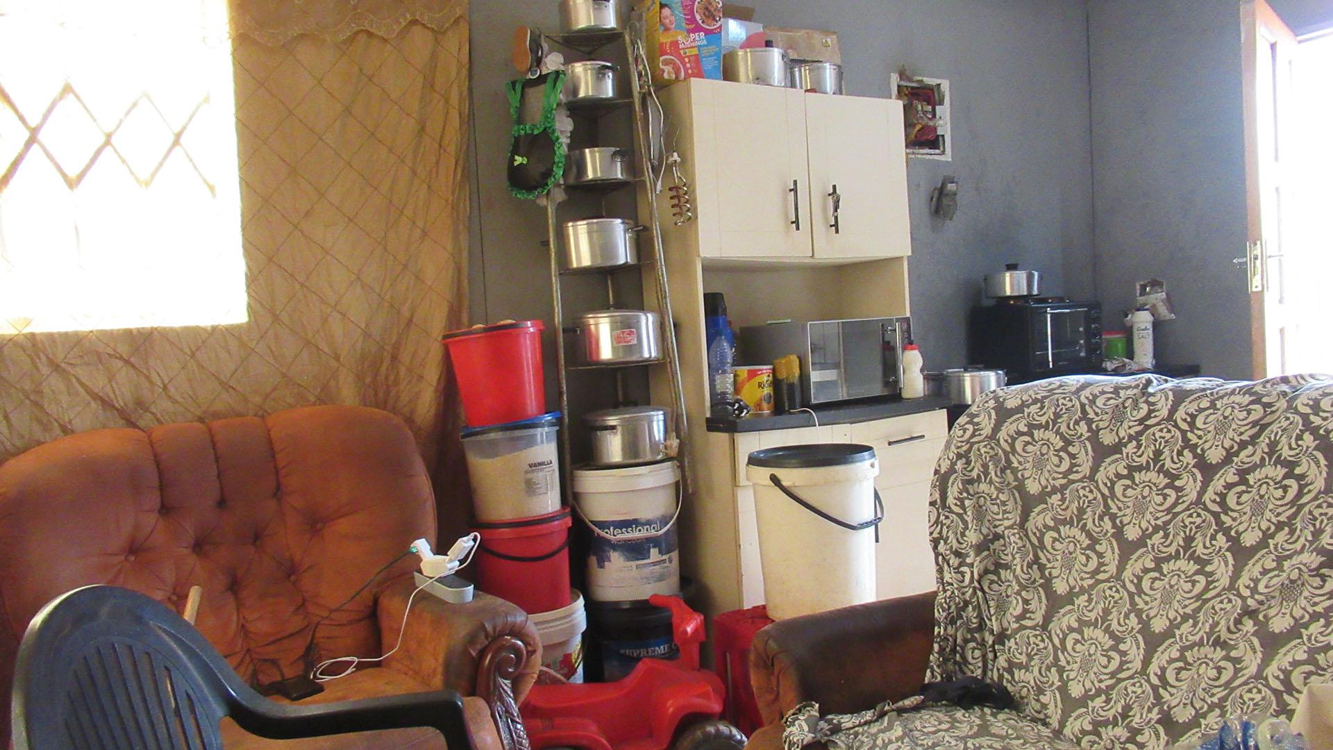 Lounges - 13 square meters of property in Protea Glen