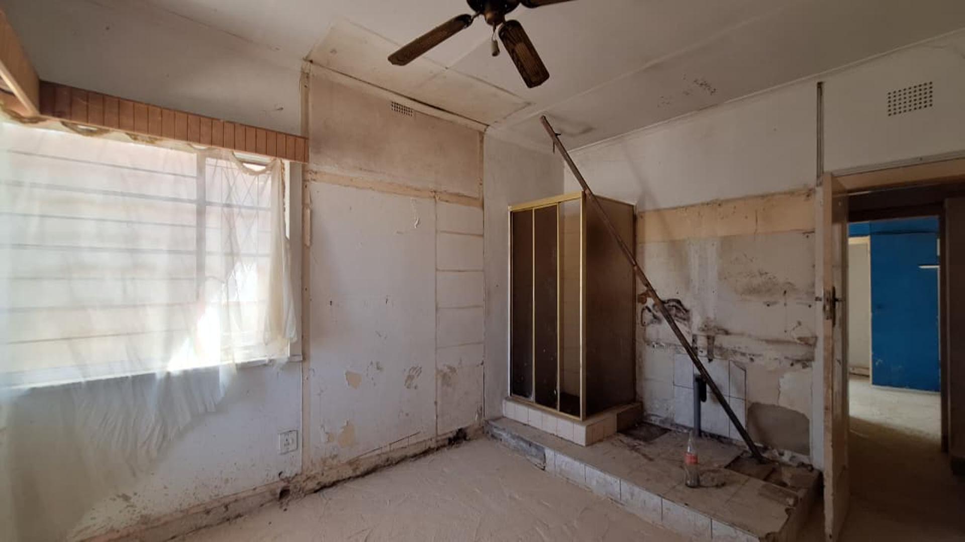 Bed Room 1 - 23 square meters of property in Rosettenville