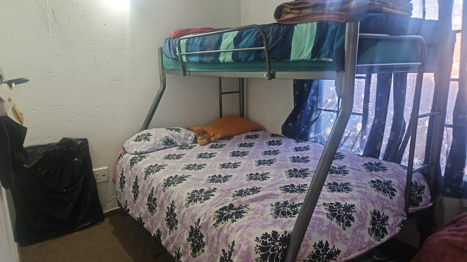 Bed Room 1 of property in Chloorkop