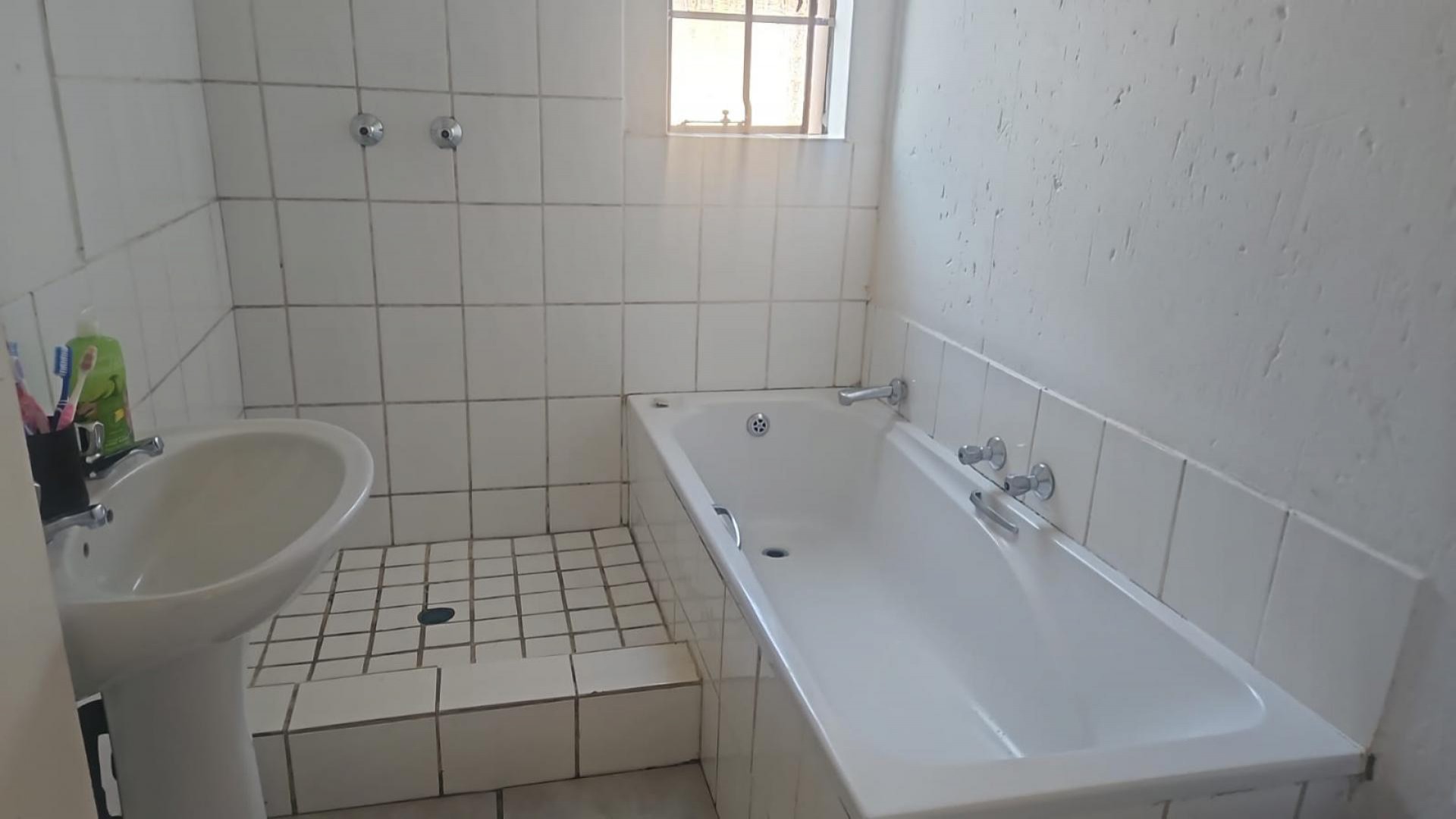 Bathroom 1 of property in Chloorkop
