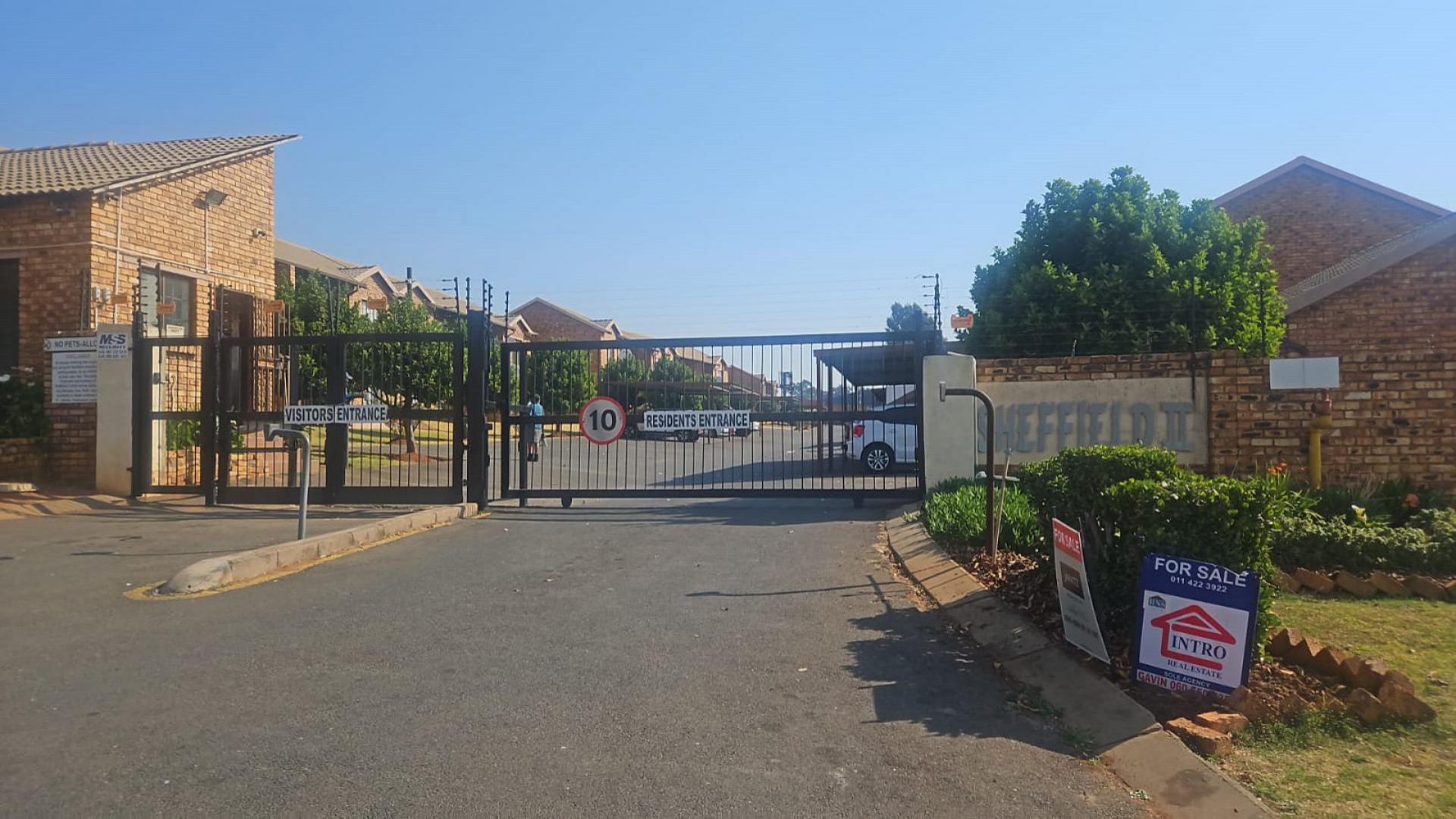 Front View of property in Chloorkop