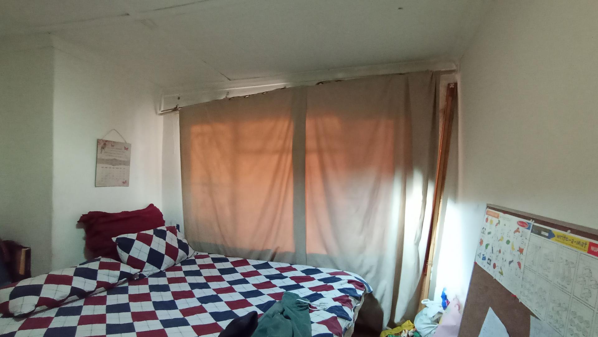 Bed Room 2 of property in Bezuidenhout Valley