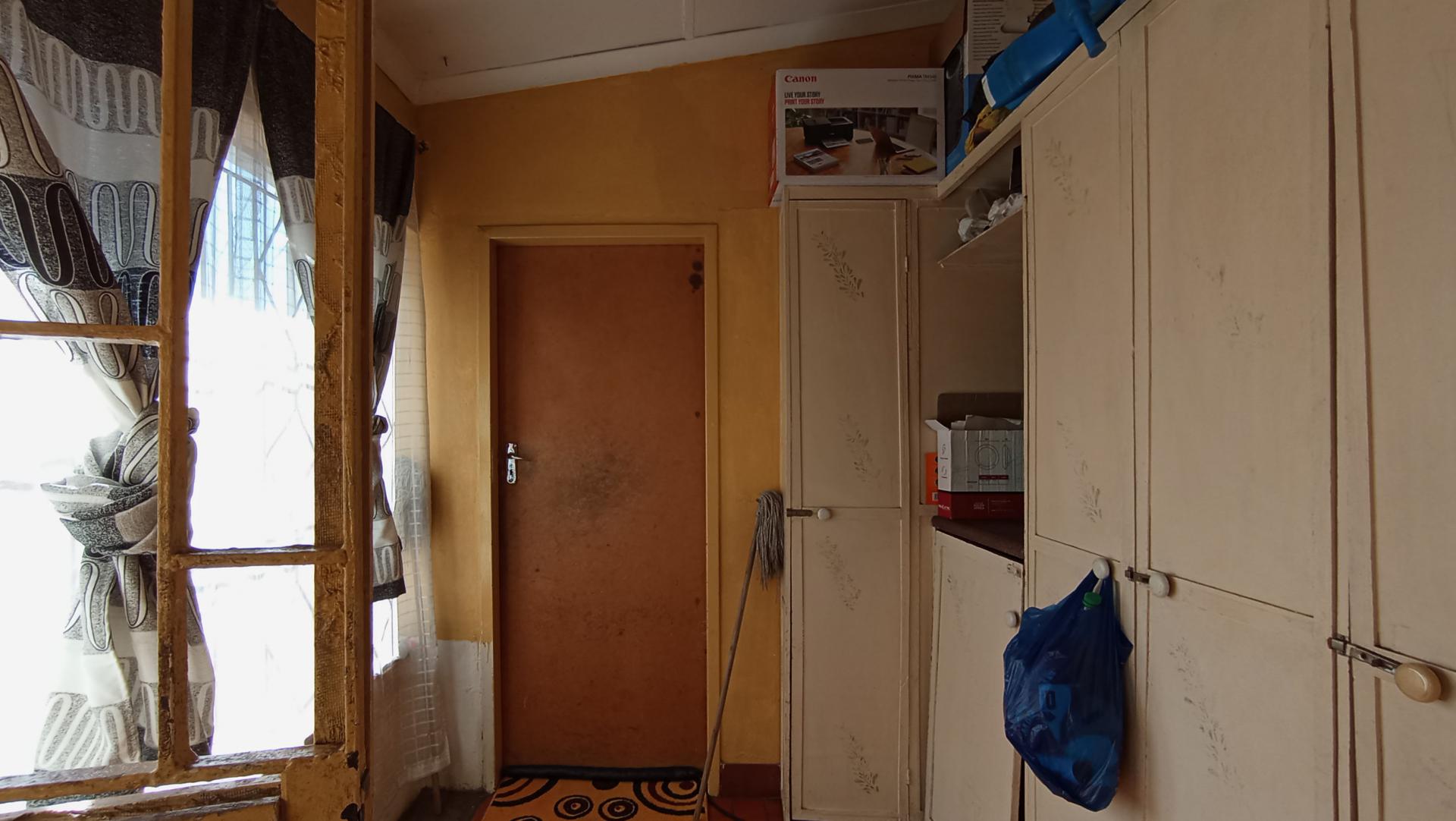 Spaces of property in Bezuidenhout Valley