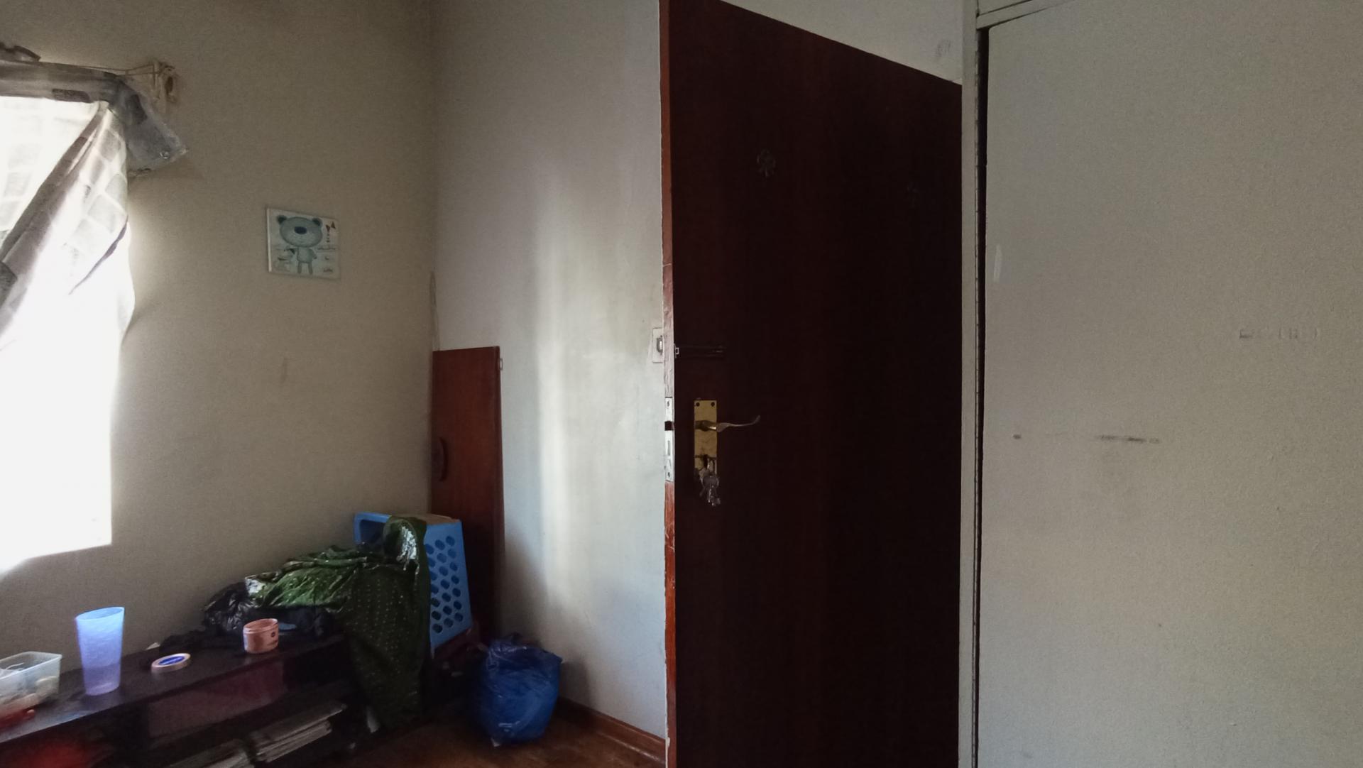 Bed Room 2 of property in Bezuidenhout Valley