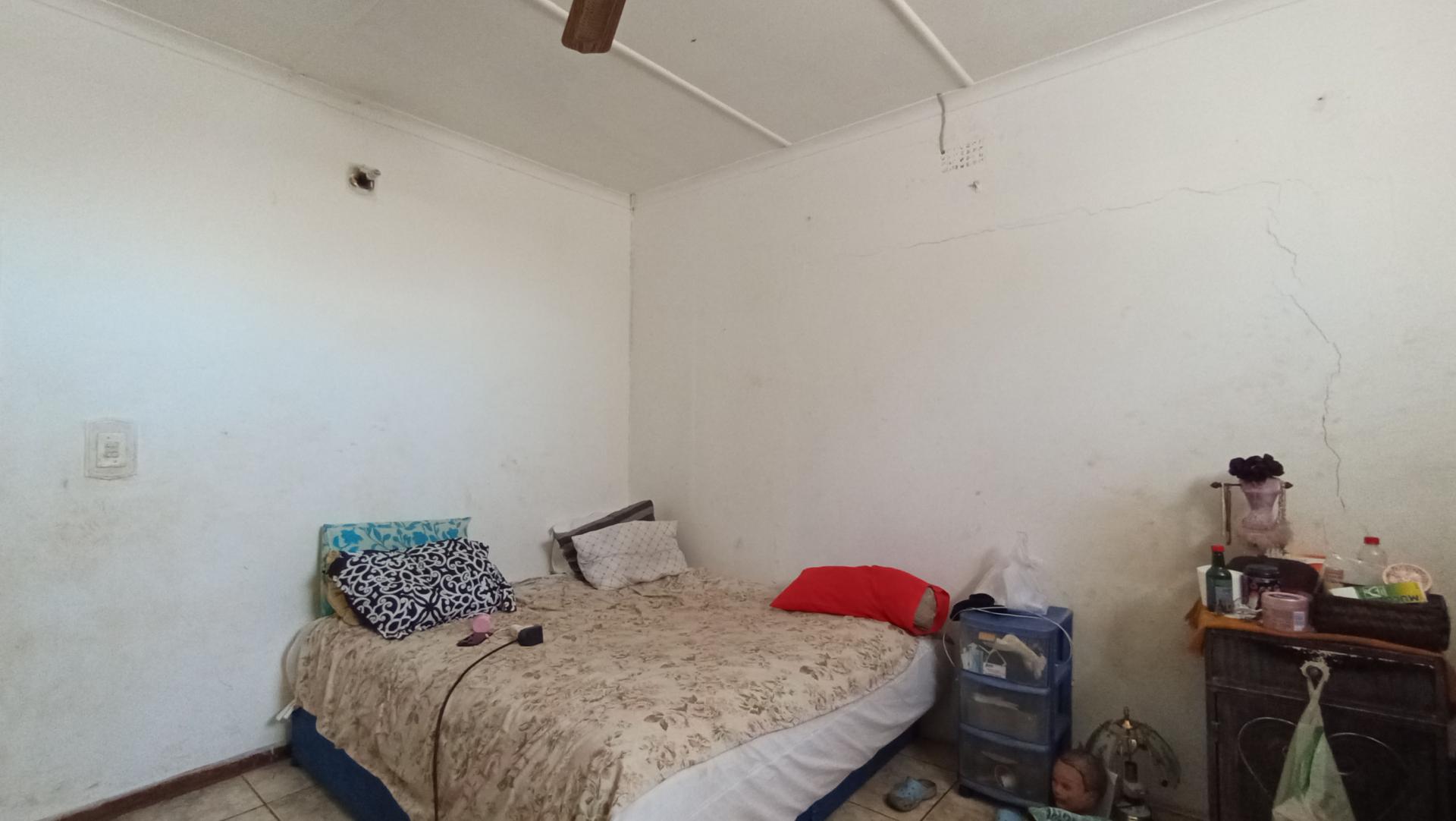 Bed Room 3 of property in Bezuidenhout Valley