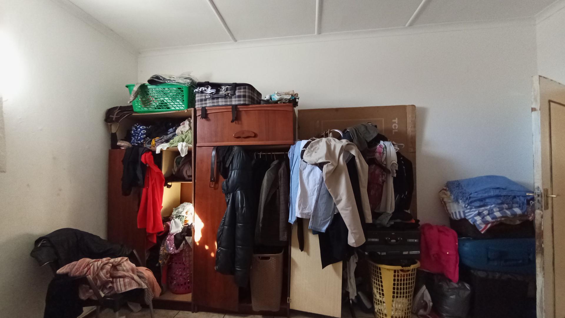 Bed Room 3 of property in Bezuidenhout Valley