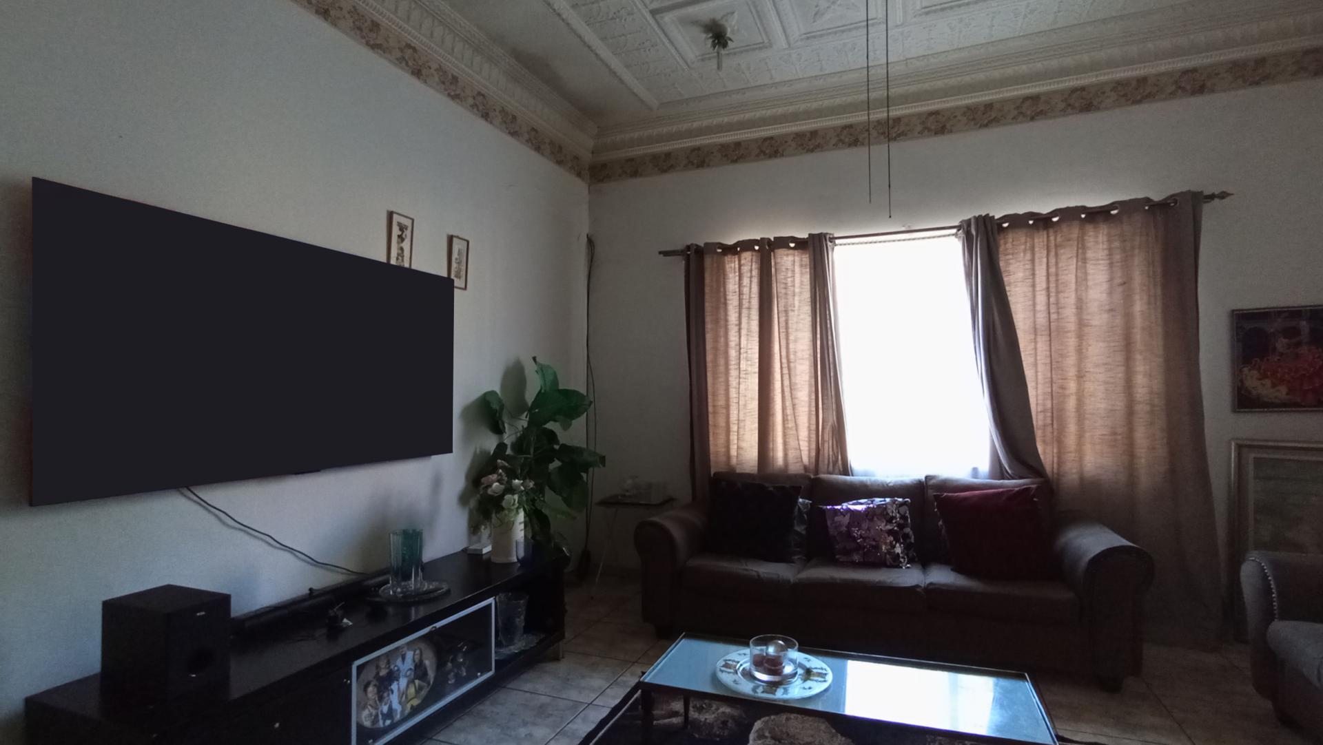 Lounges of property in Bezuidenhout Valley