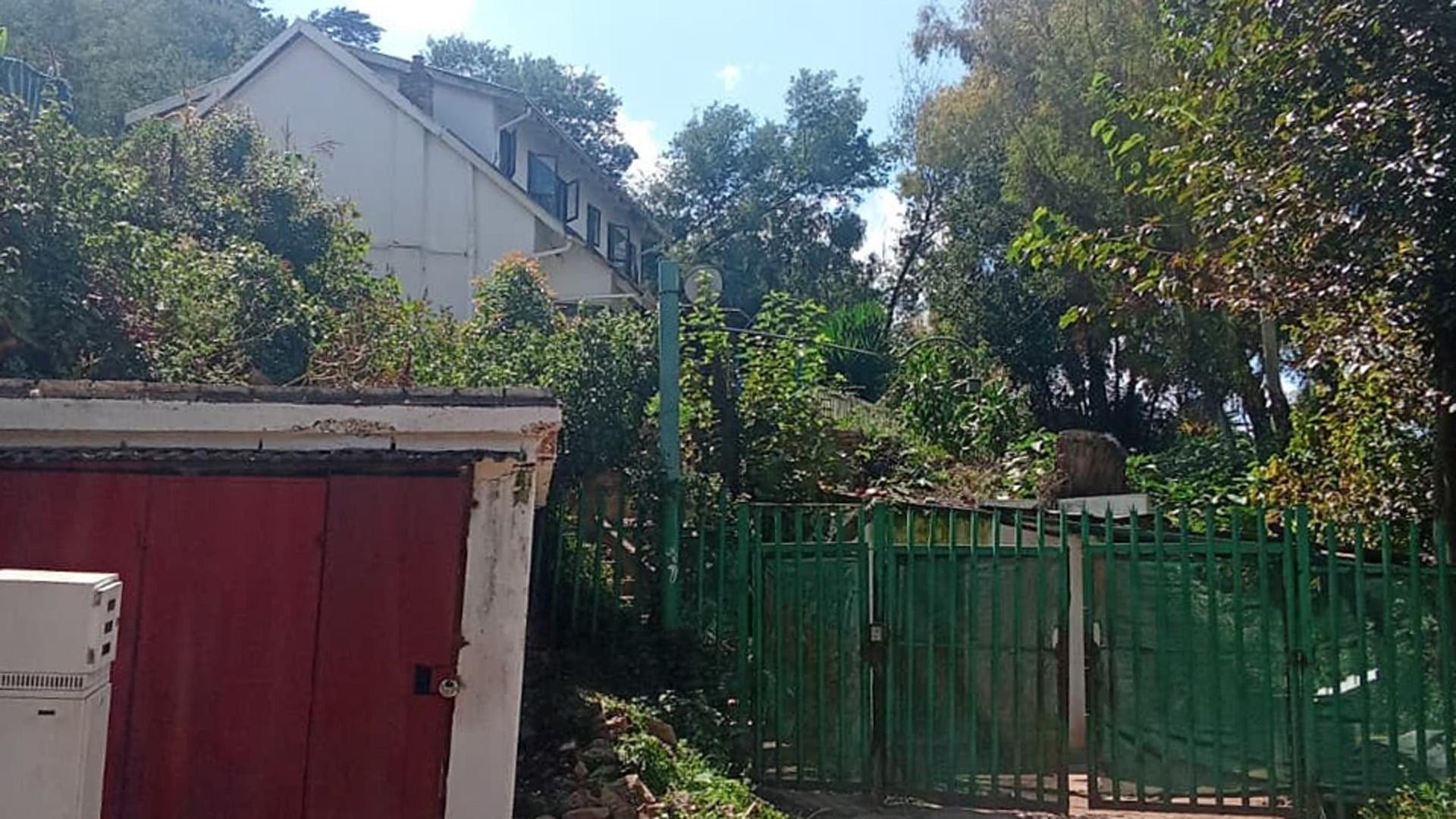 Front View of property in Bezuidenhout Valley