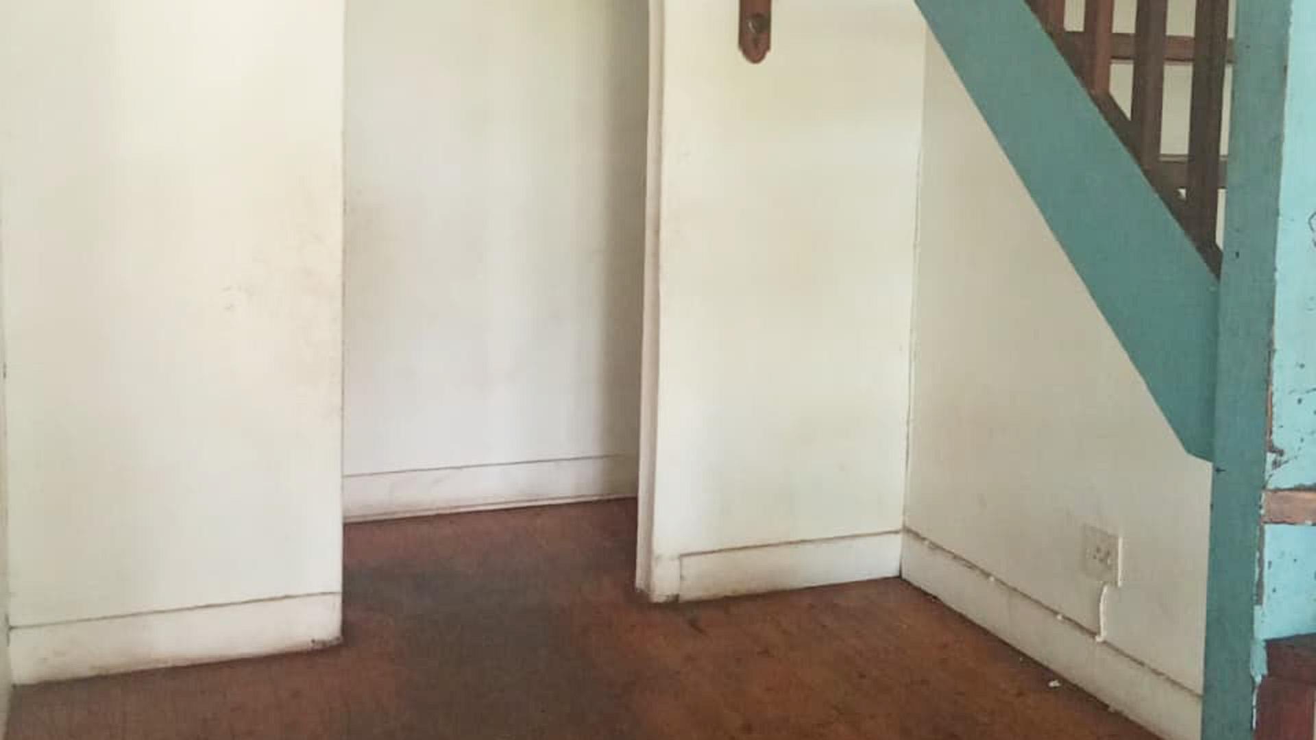 Foyer of property in Bezuidenhout Valley