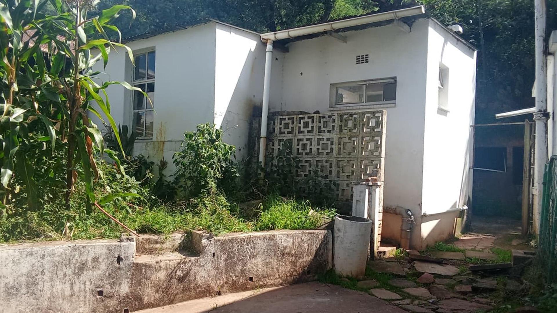 Staff Bathroom of property in Bezuidenhout Valley