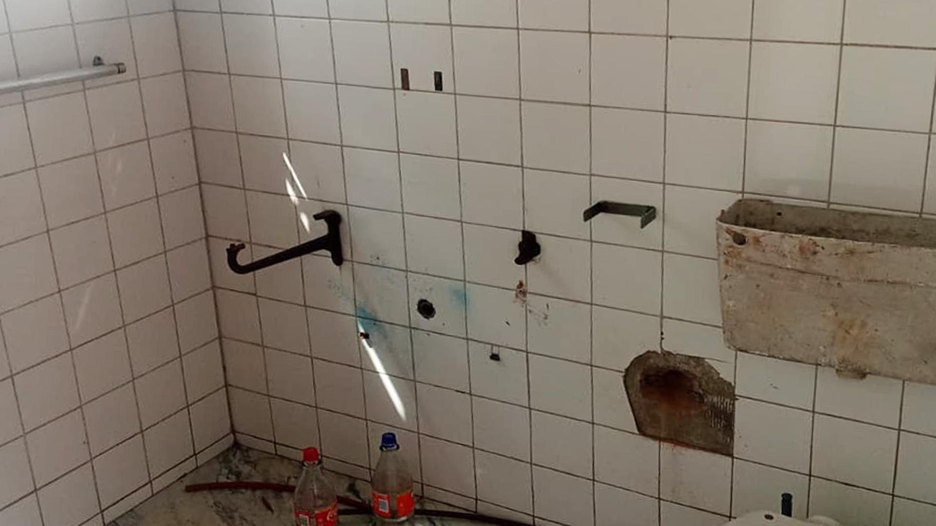 Staff Bathroom of property in Bezuidenhout Valley