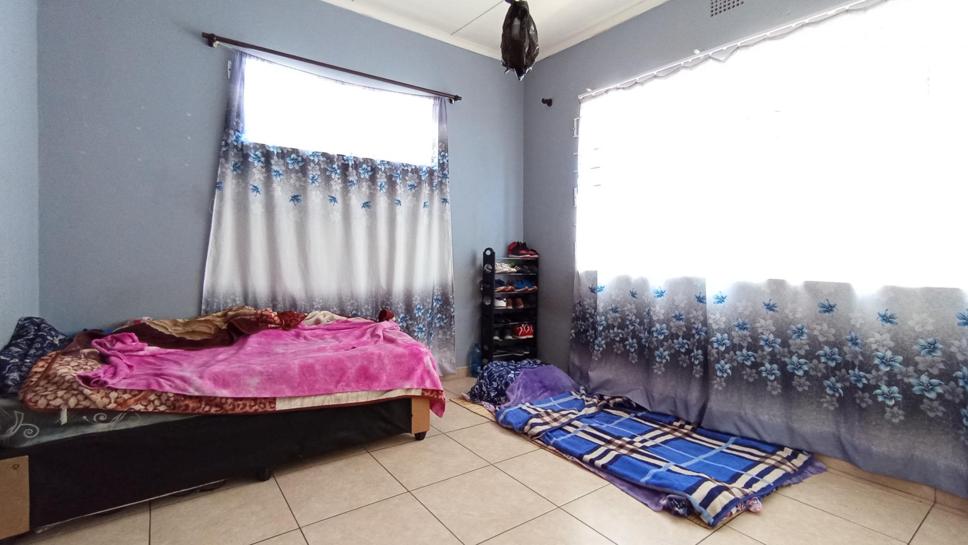 Bed Room 1 - 29 square meters of property in Kensington - JHB