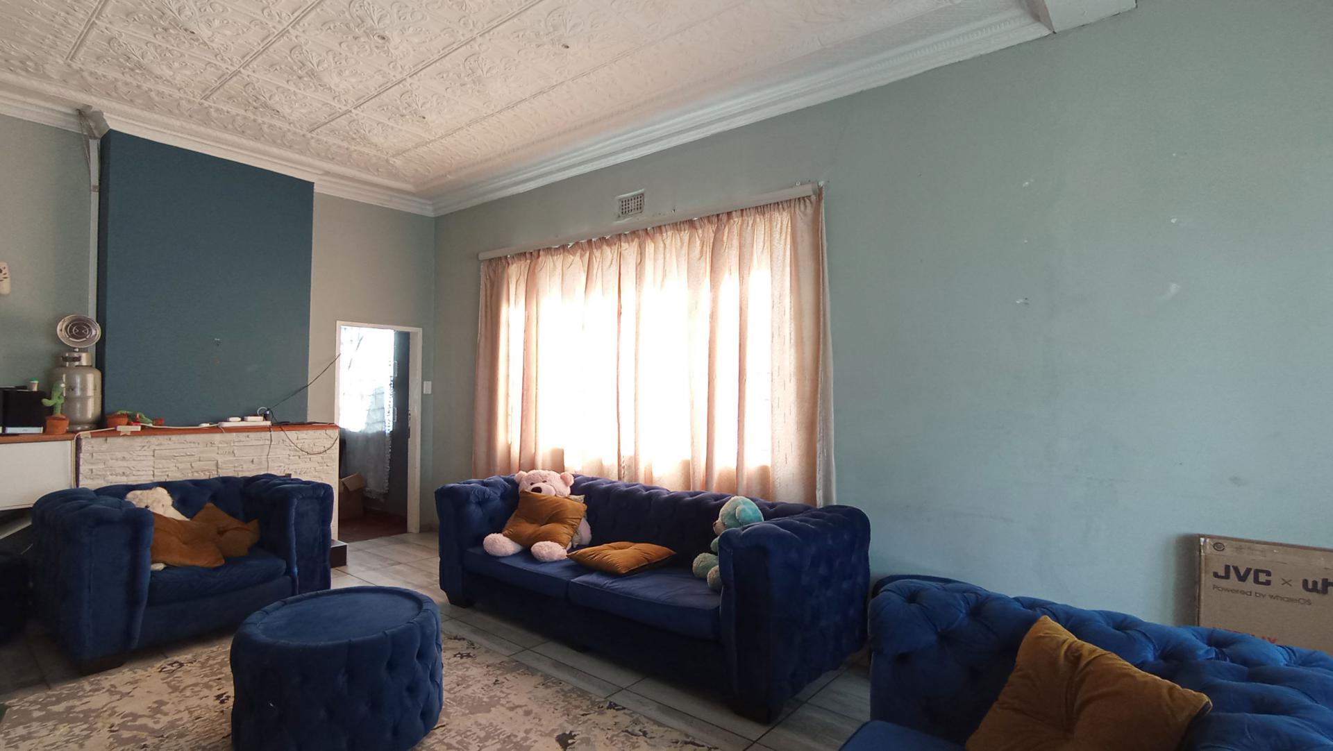 Lounges - 40 square meters of property in Kensington - JHB