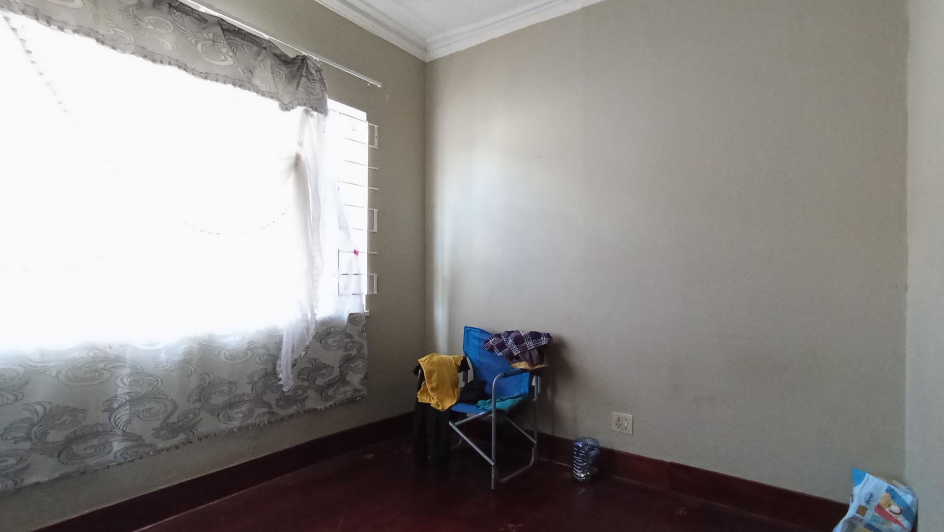 Bed Room 2 - 13 square meters of property in Kensington - JHB