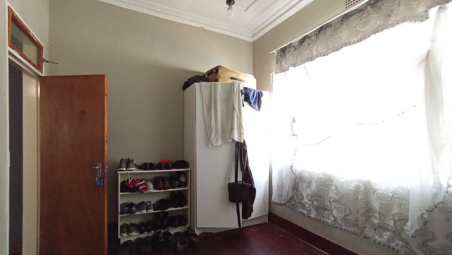 Bed Room 2 - 13 square meters of property in Kensington - JHB