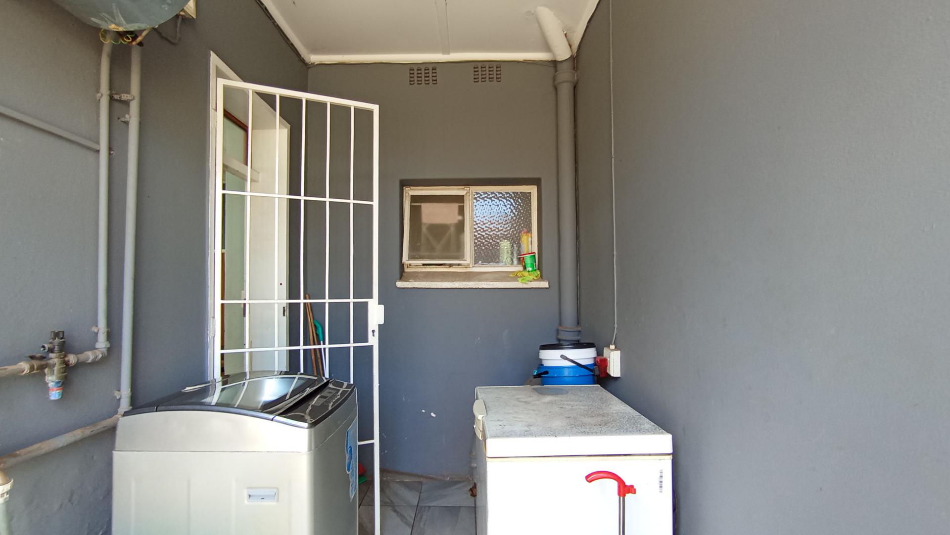 Spaces - 31 square meters of property in Kensington - JHB