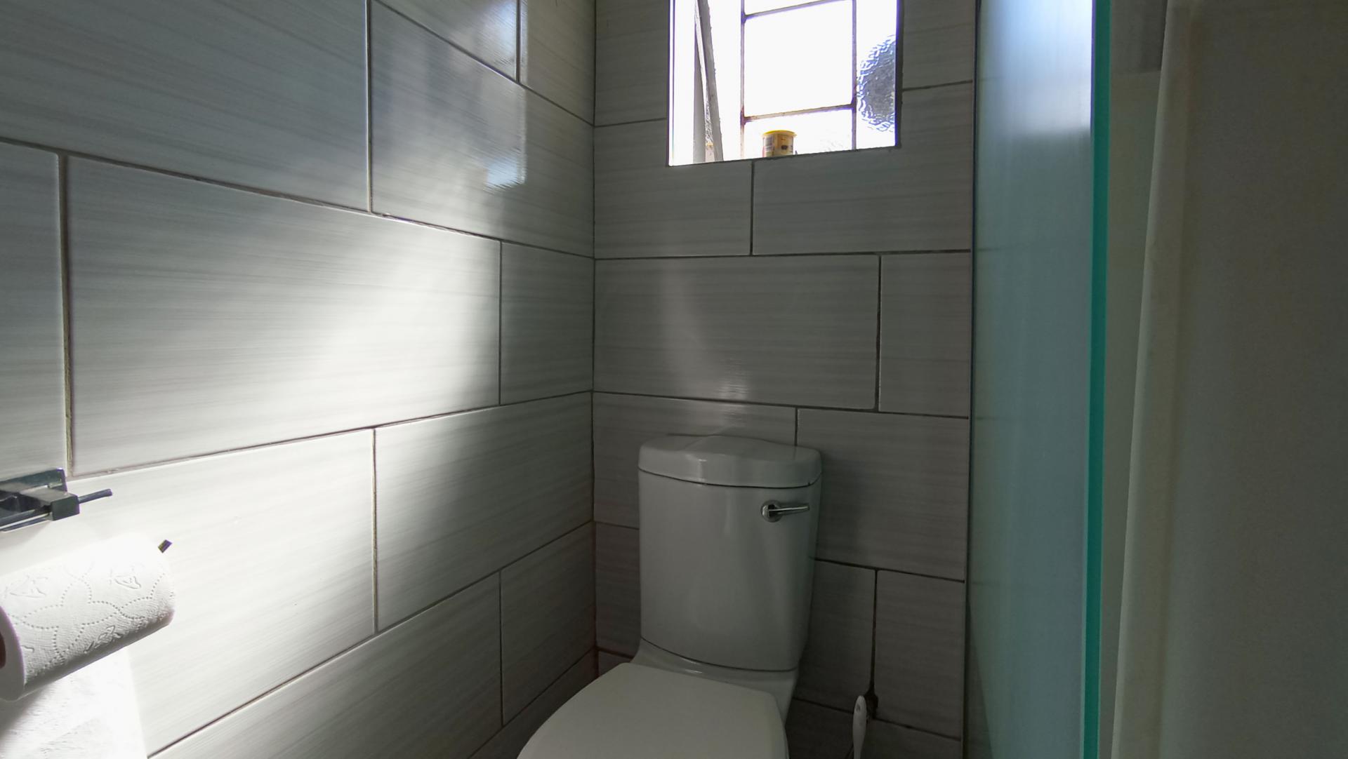 Bathroom 1 - 9 square meters of property in Kensington - JHB