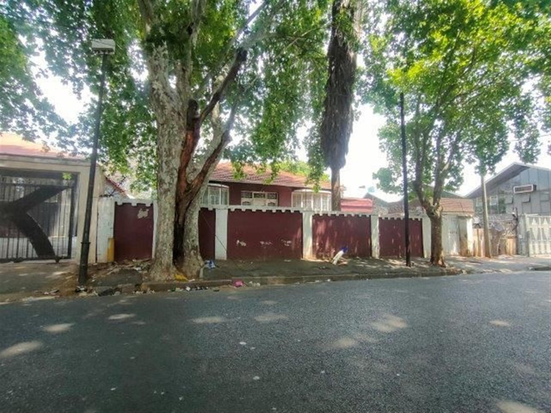 Front View of property in Orange Grove