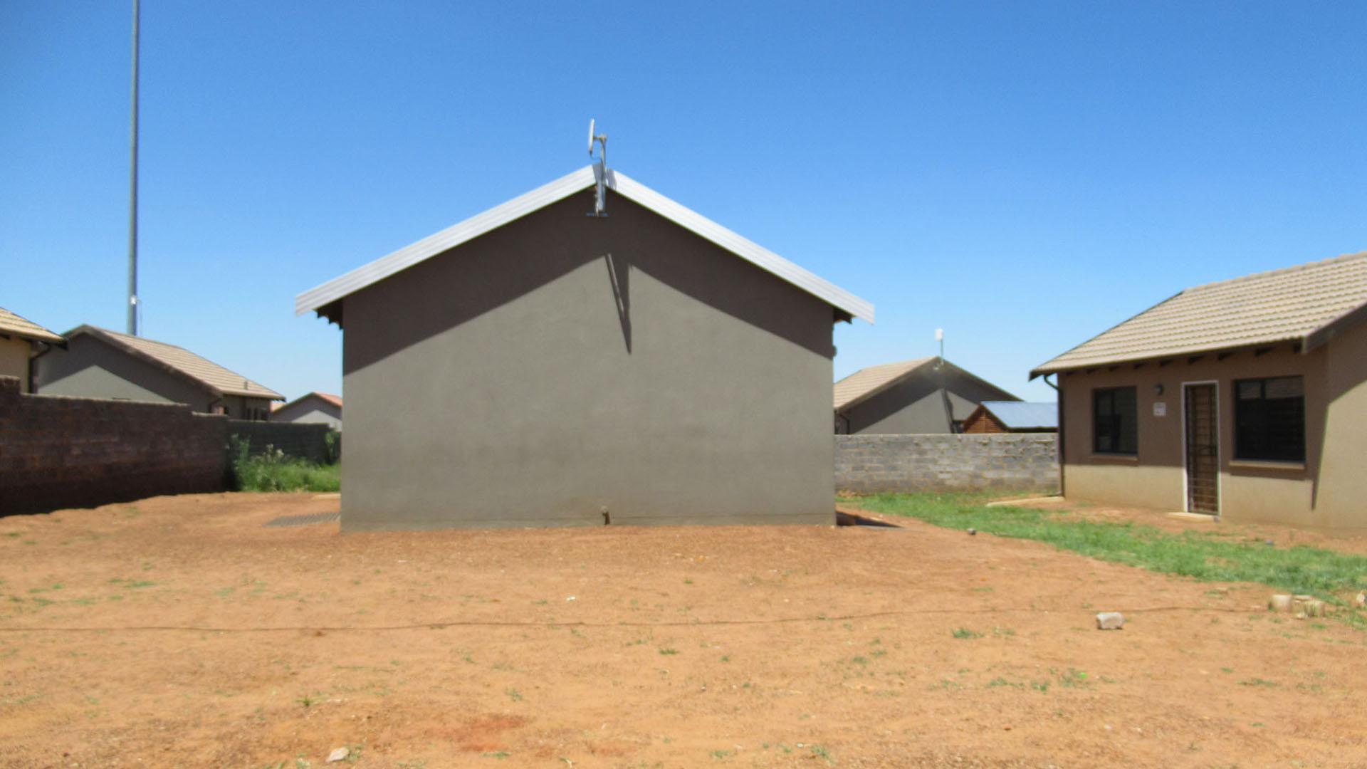 Front View of property in Toekomsrus