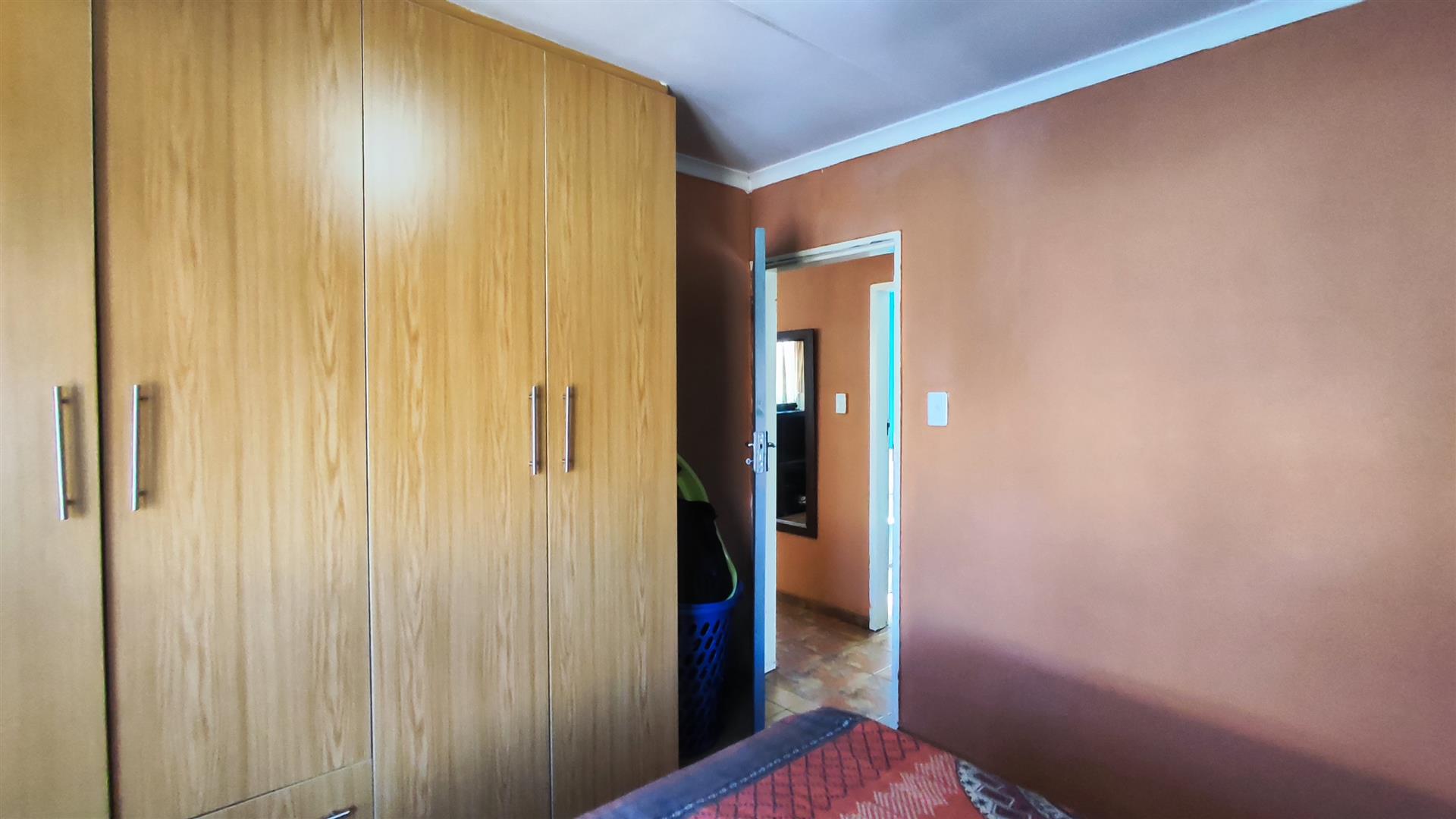 Bed Room 1 - 11 square meters of property in Mapleton