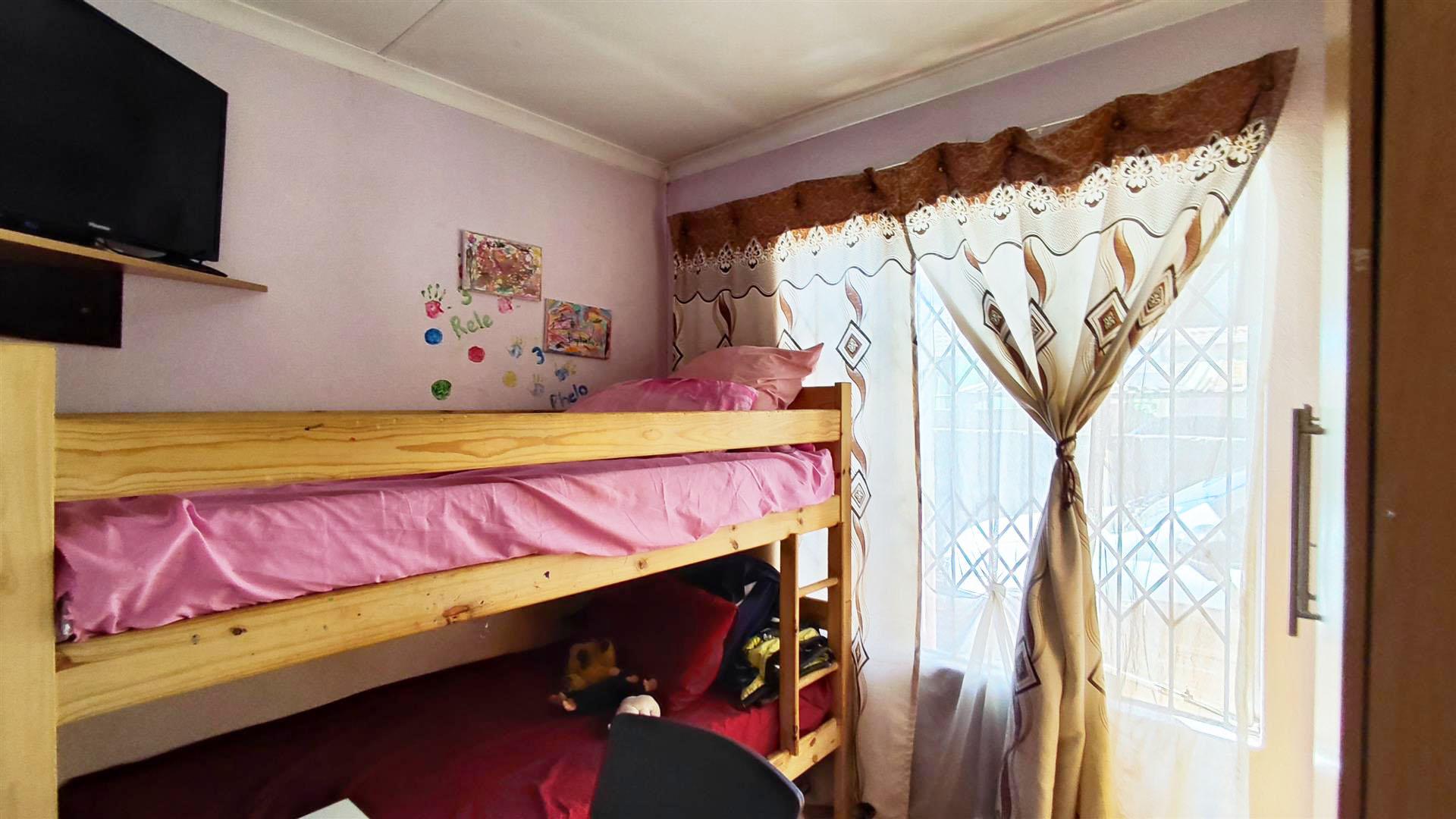 Bed Room 2 - 7 square meters of property in Mapleton