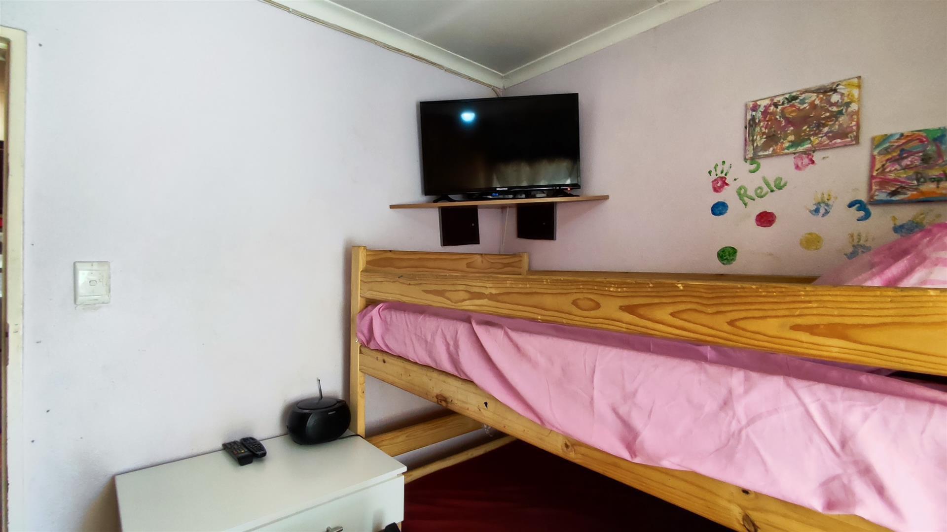 Bed Room 2 - 7 square meters of property in Mapleton