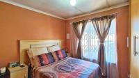 Bed Room 1 - 11 square meters of property in Mapleton