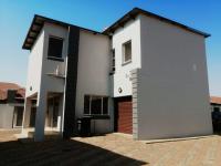 3 Bedroom 2 Bathroom Simplex for Sale for sale in Bendor