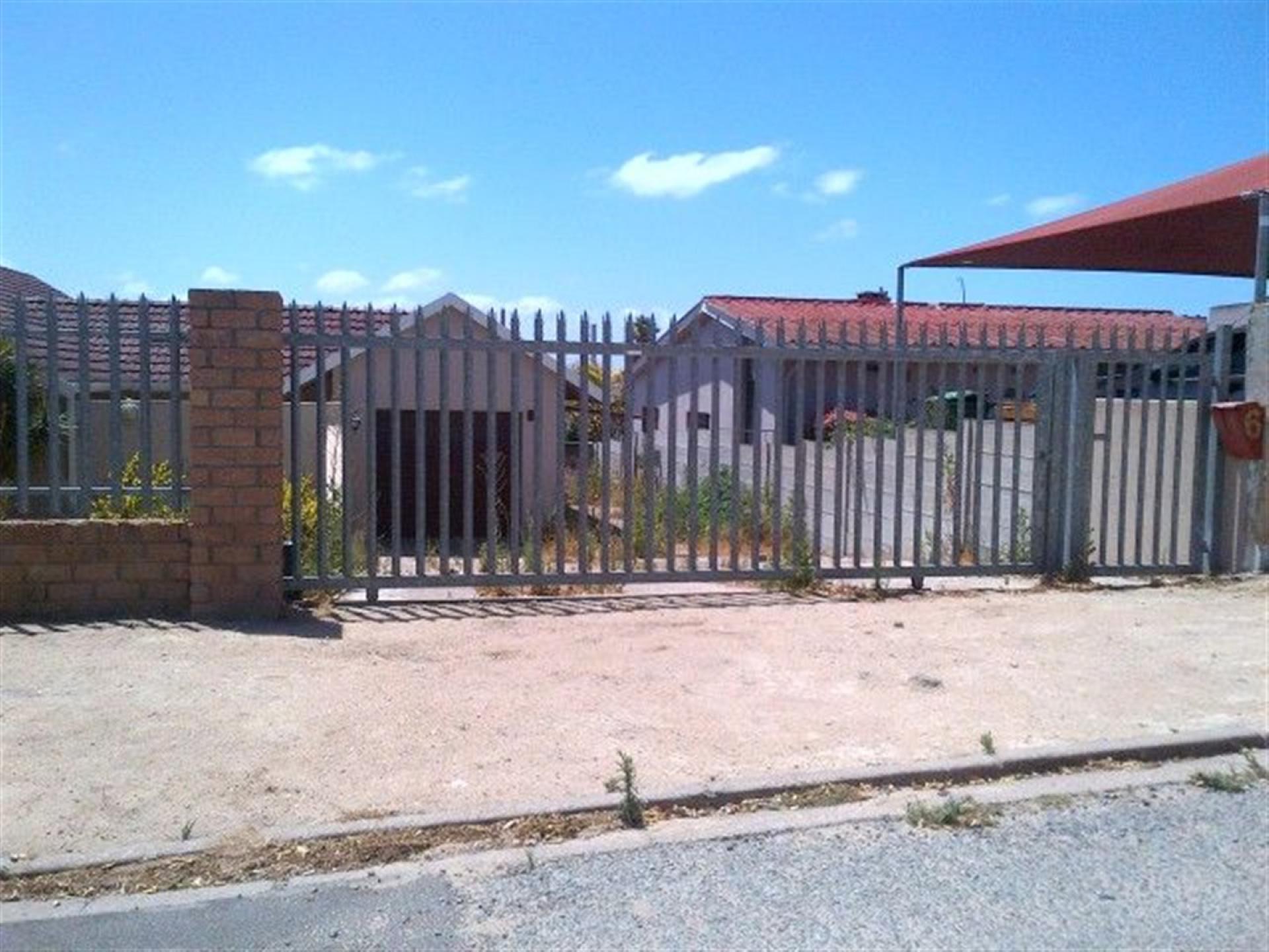 Front View of property in Saldanha