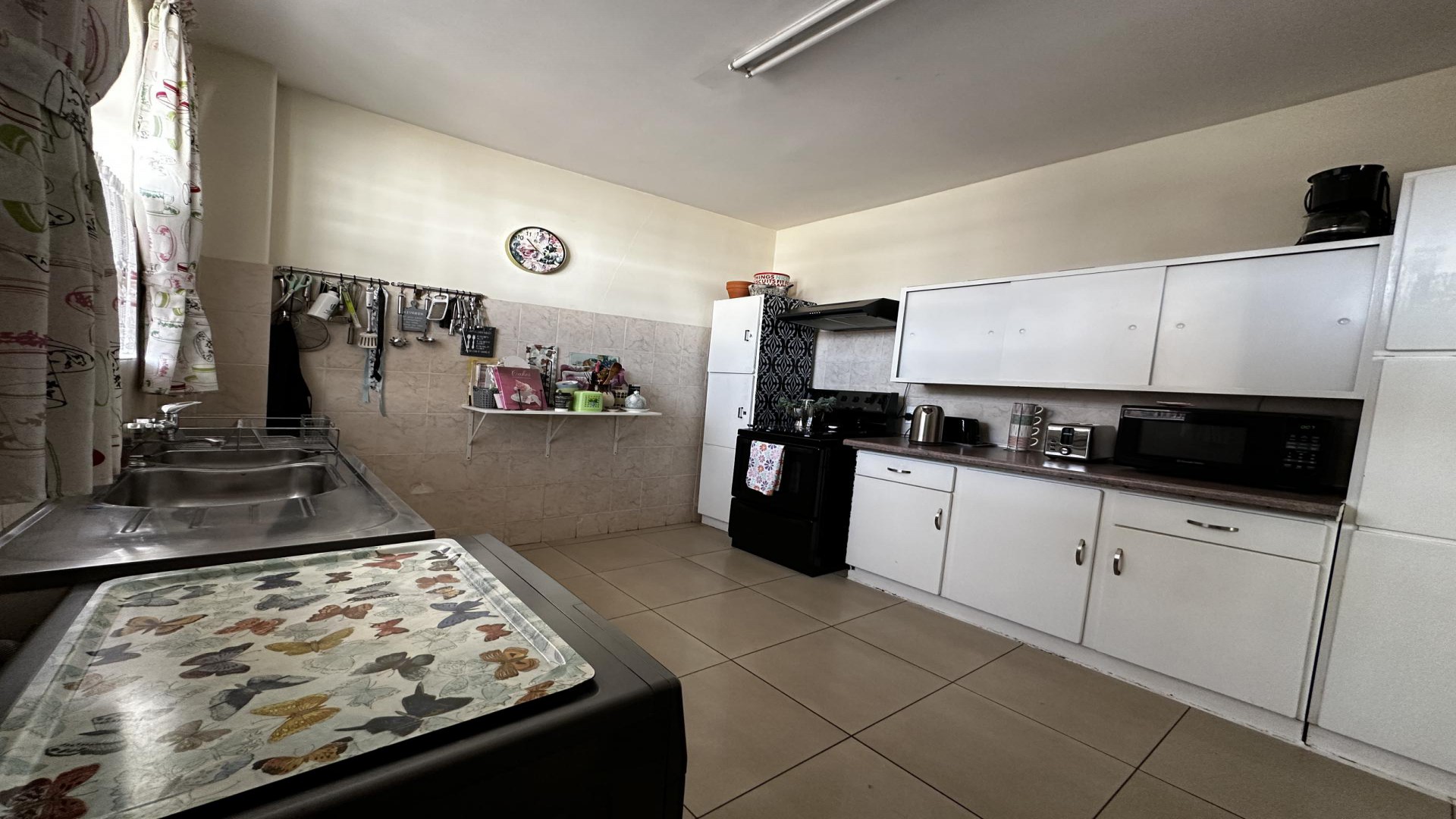 Kitchen of property in Florida Park